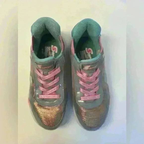 SKECHERS MULTICOLOR KIDS SHOES SIZE 13 WITH ITS ORIGINAL BOX - Picture 4 of 5